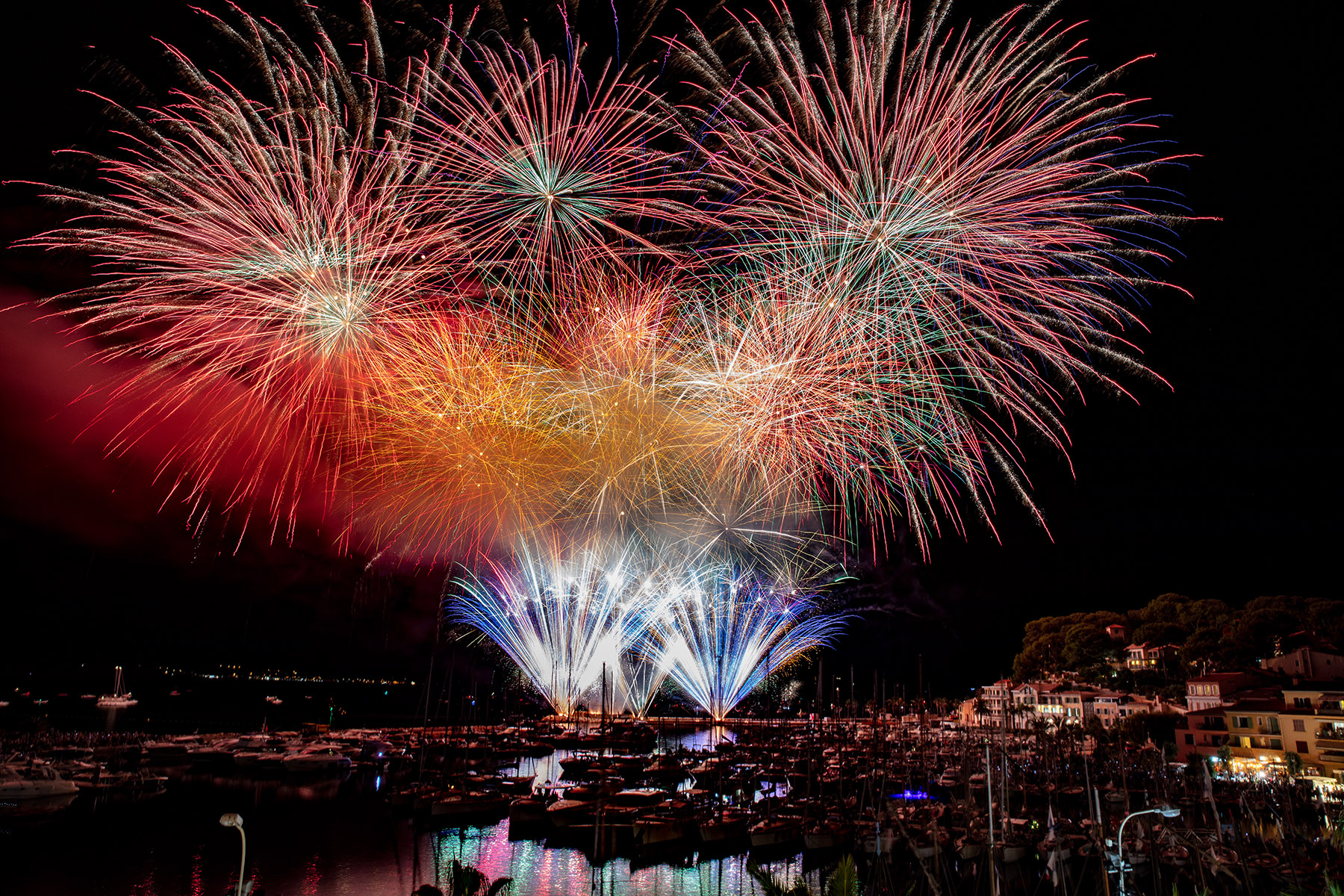 Un somptueux feu d'artifice Mairie de SanarysurMer