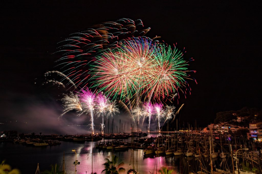 Somptueux feu d'artifice - Mairie de Sanary-sur-Mer