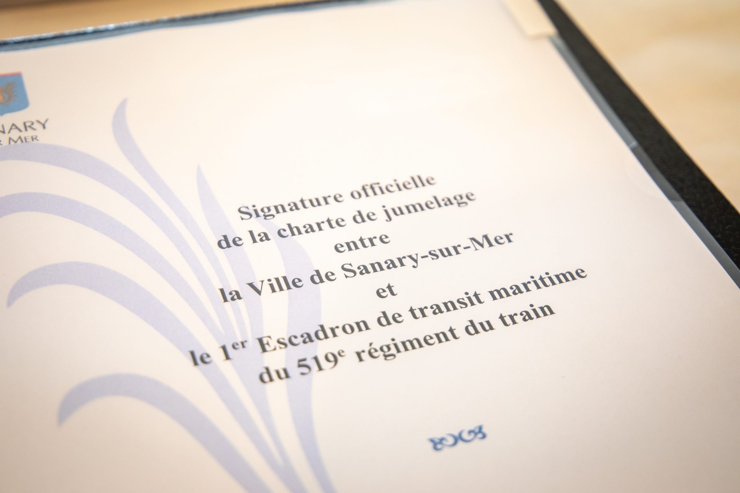 SIGNATURE D’UNE CHARTE DE JUMELAGE ENTRE SANARY-SUR-MER ET LE 1ER ESCADRON DE TRANSIT MARITIME DU 519ÈME RÉGIMENT DU TRAIN 3