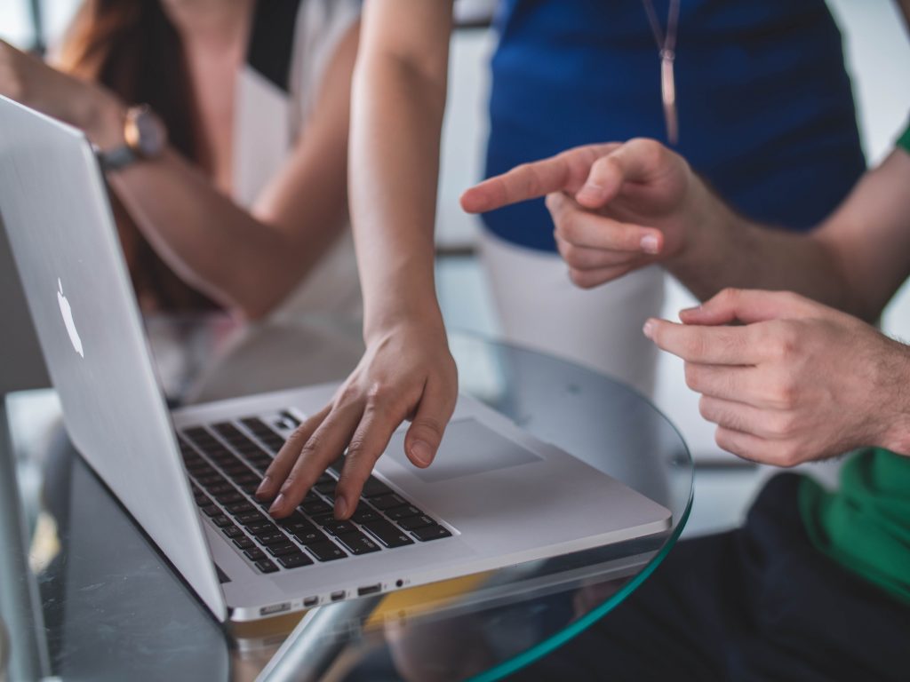 Aide au numérique : des agents sont là pour les démarches en ligne
