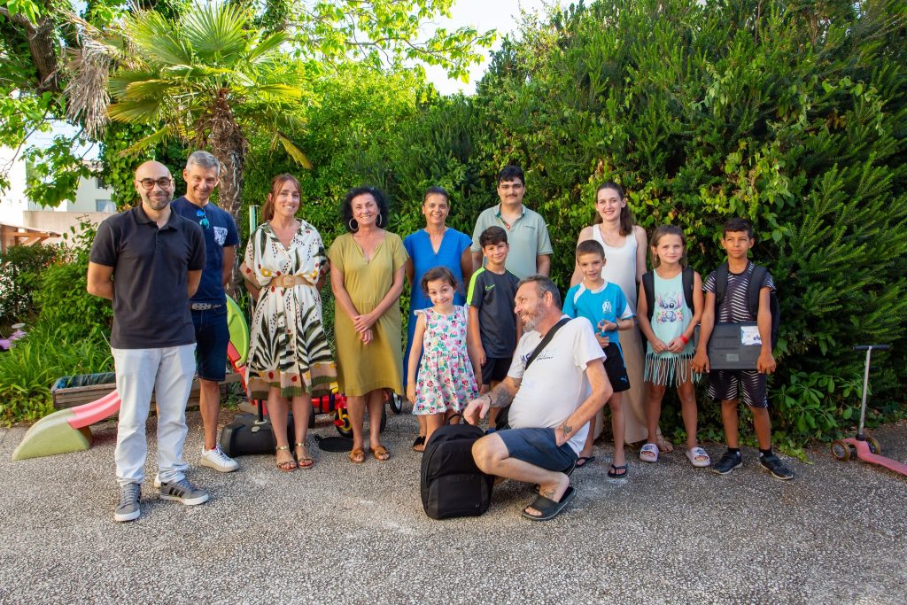 Des cartables numériques pour les enfants de la Maison Bleue