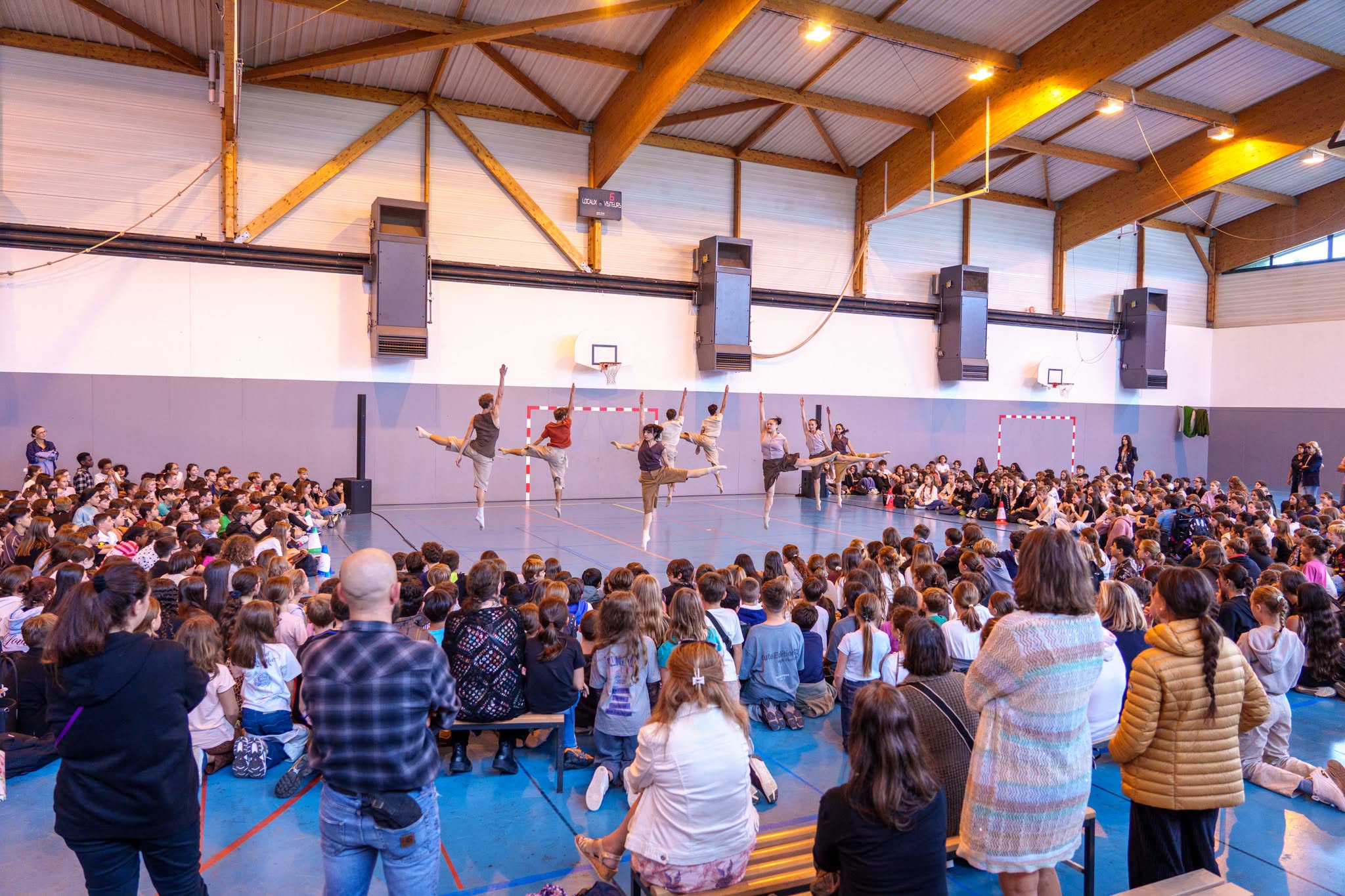 La danse contemporaine à la rencontre des collégiens